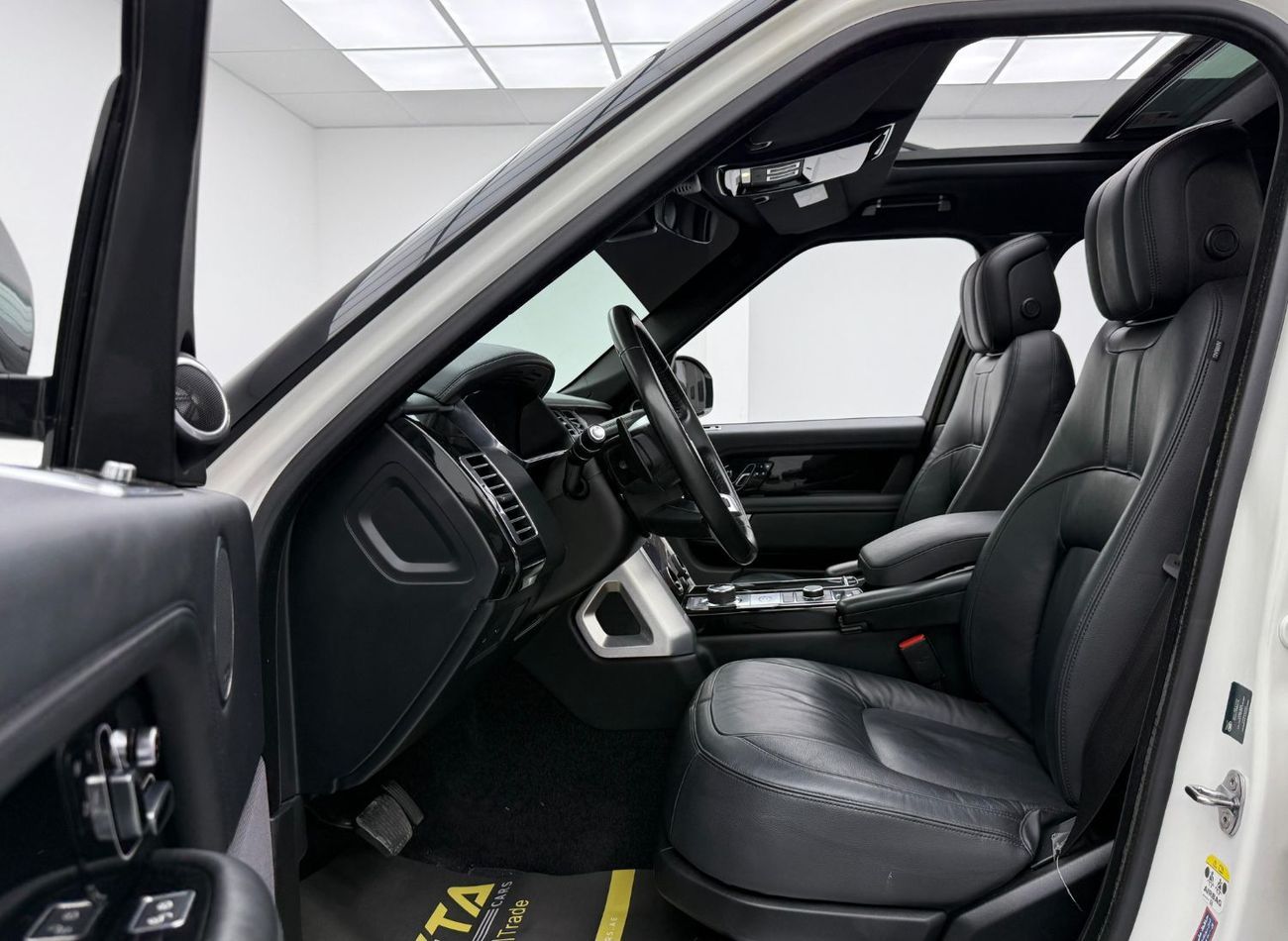 Land Rover Range Rover Vogue SE 5.0L 2018 Range Rover Vogue SE, Service History, GCC