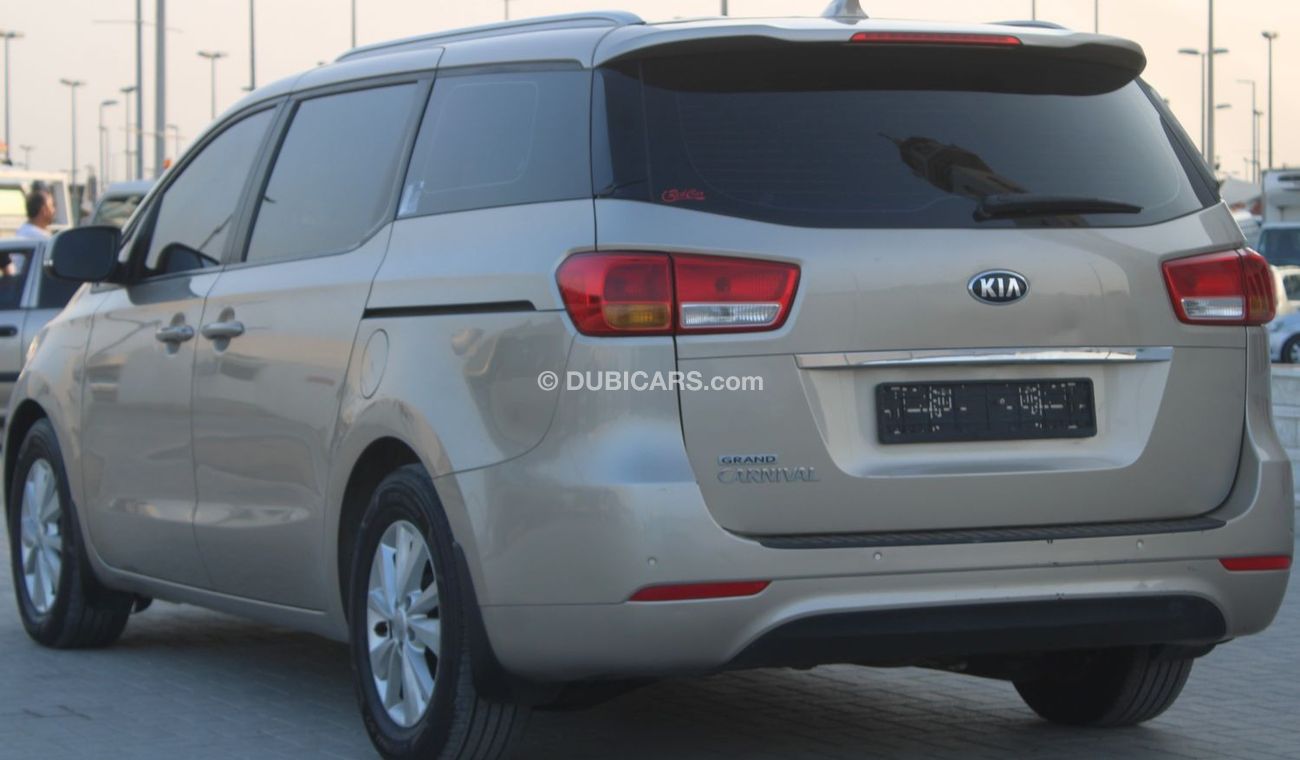 كيا كارنيفال كيا كرنفال 2016 خليجي بحالة ممتازة بدون صبغ بدون حوادث