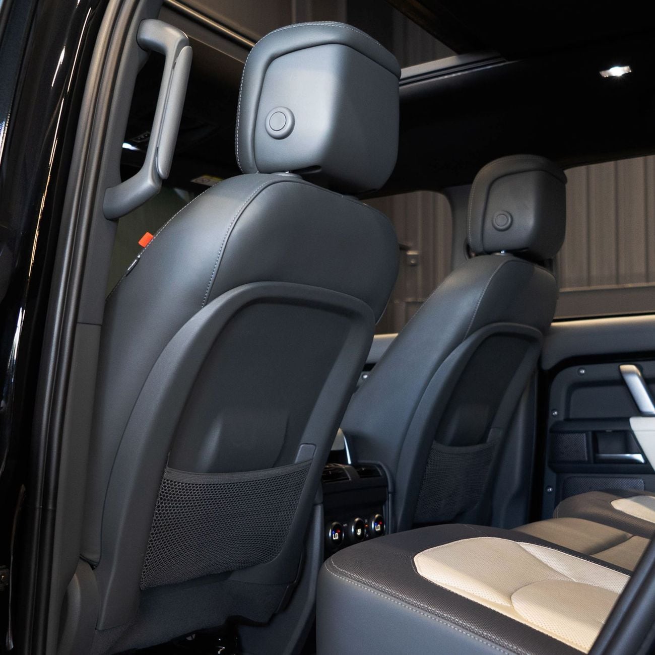 Land Rover Defender 110 X-DYNAMIC HSE P400 AED 4,599 pm  • 0% Downpayment • Defender X-Dynamic P400 HSE • 1 Year Warranty