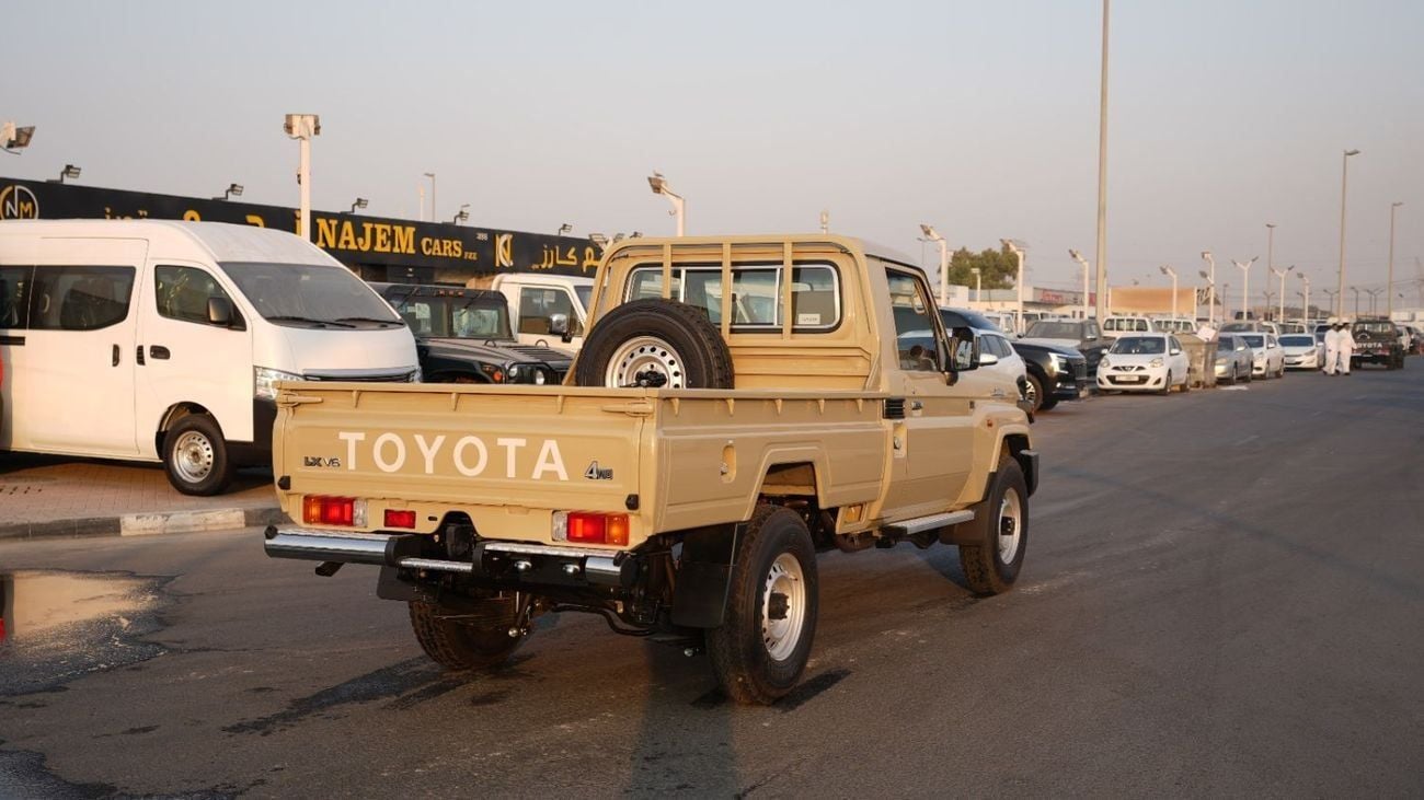 تويوتا لاند كروزر بيك آب Std 4.0L Double Cab Utility 4WD