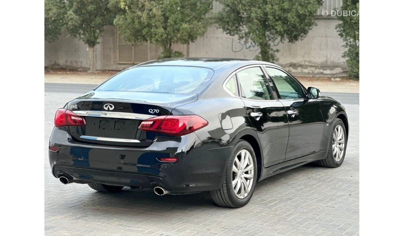 Infiniti Q70 Luxury