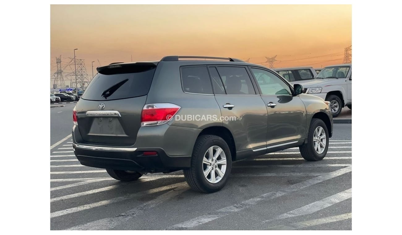 Toyota Highlander “Offer”2013 Toyota Highlander 3.5L V6 4x4 AWD Electric Seats + Rear CAM - - UAE PASS