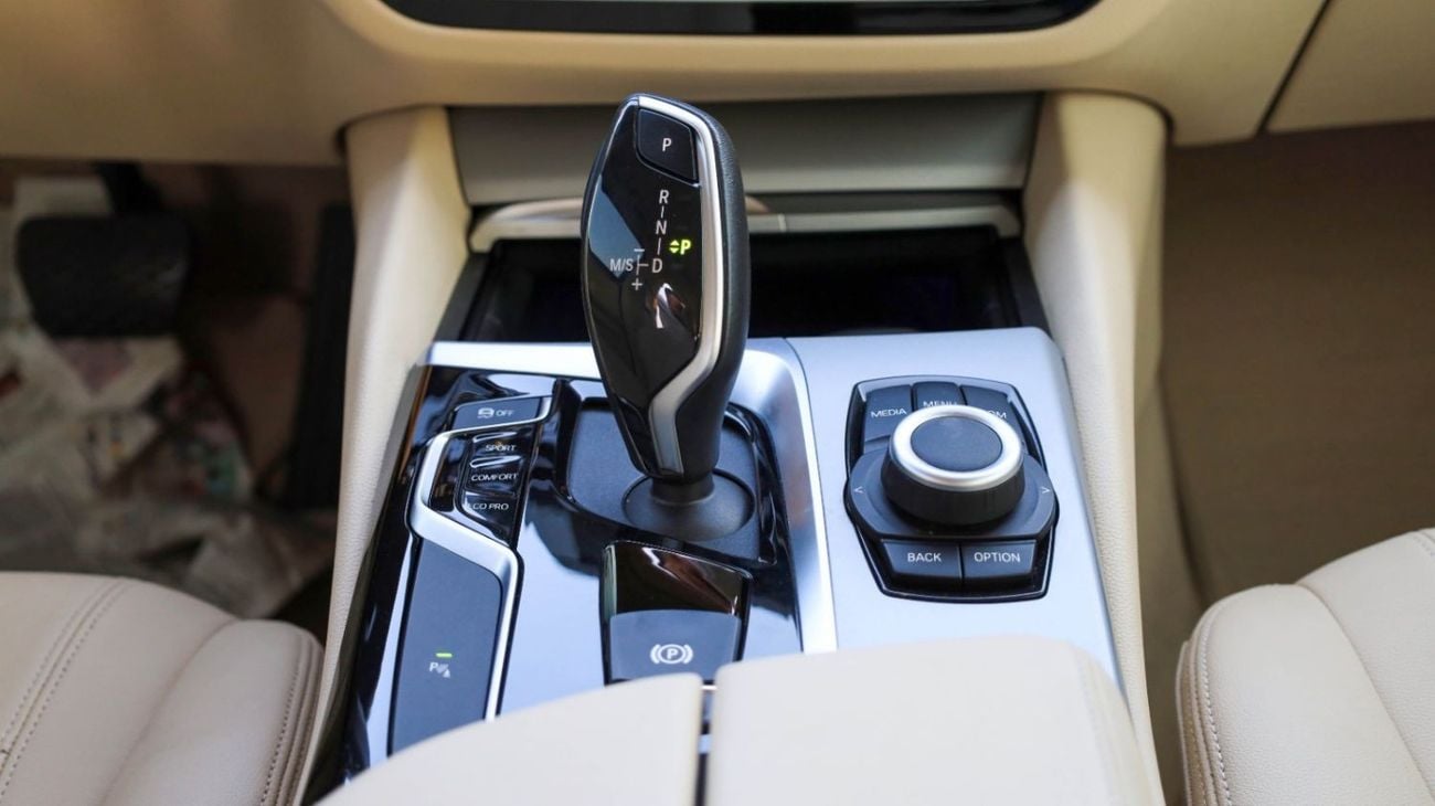 بي أم دبليو 520i Std BMW 520 موديل 2020 مواصفات خليجية بحالة ممتازة