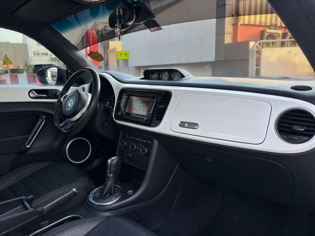 Volkswagen Beetle S 2.0L VOLKSWAGEN BEETLE 2.0 TSI A/T | 2015 | GCC SPECS