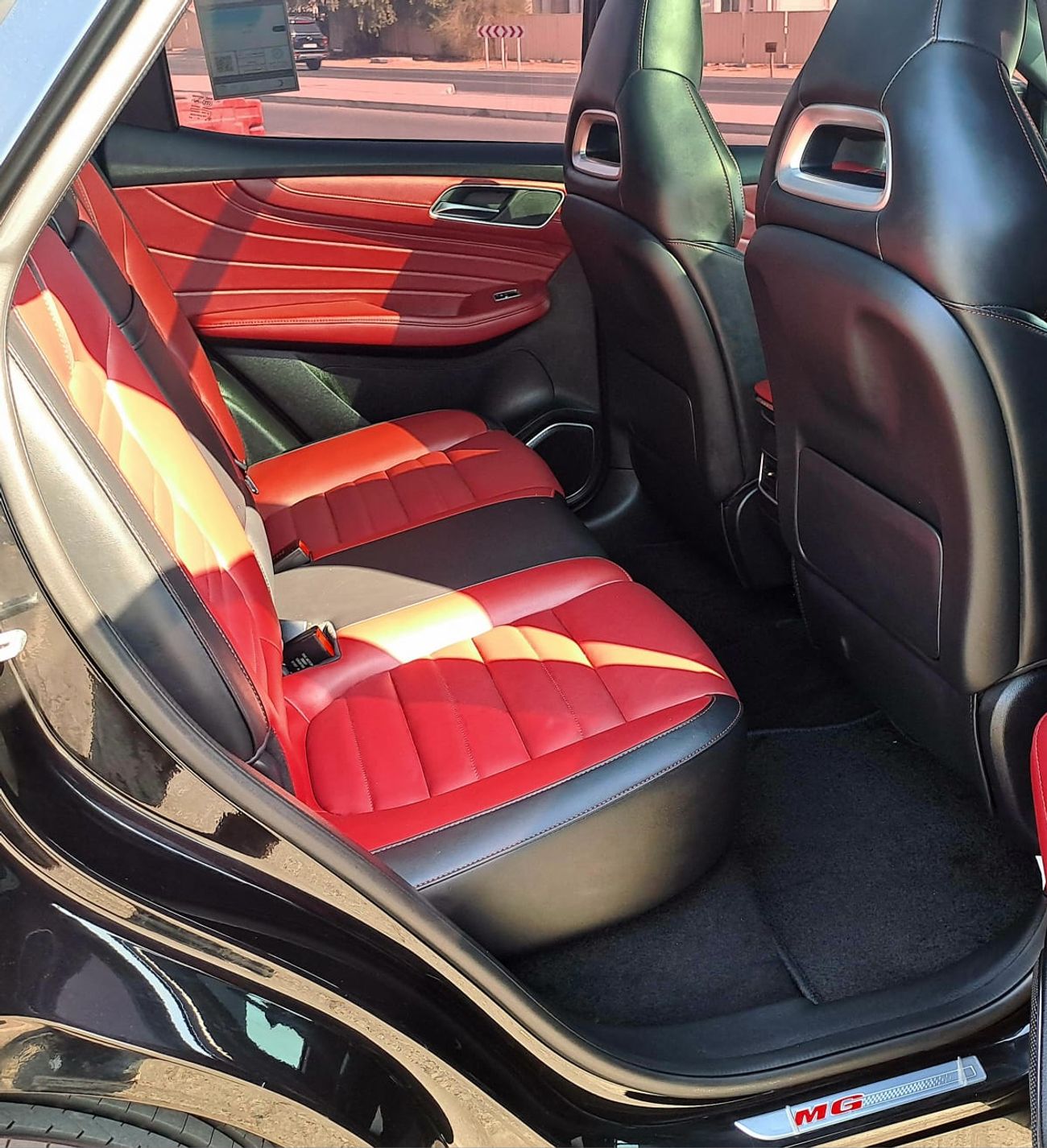 MG HS Luxury 2.0L 780-Monthly l GCC l Panoramic, Cruise, Leather l Accident Free