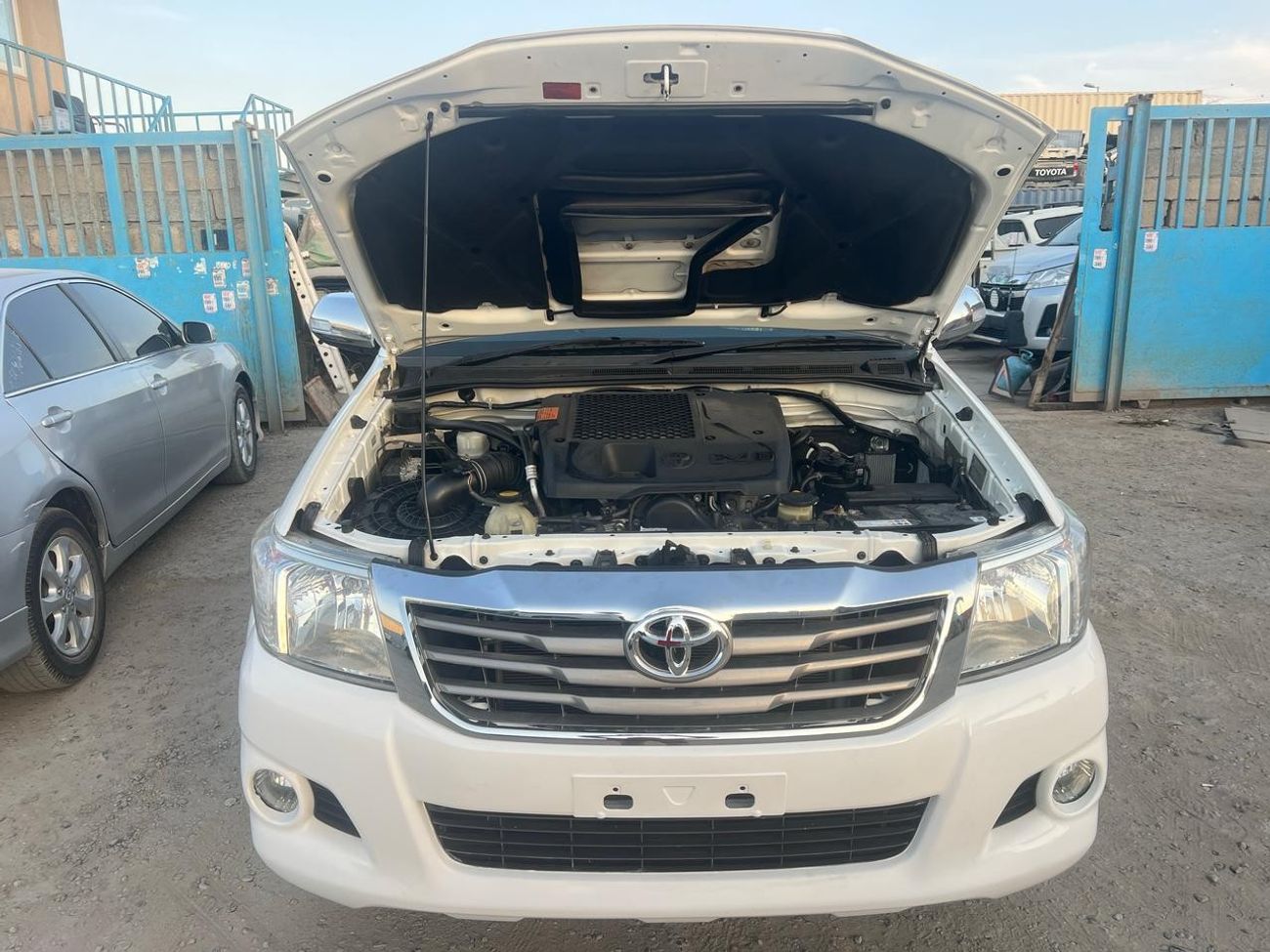 Toyota Hilux DIESEL 3,0 LITER RIGHT HAND DRIVE AUTOMATIC