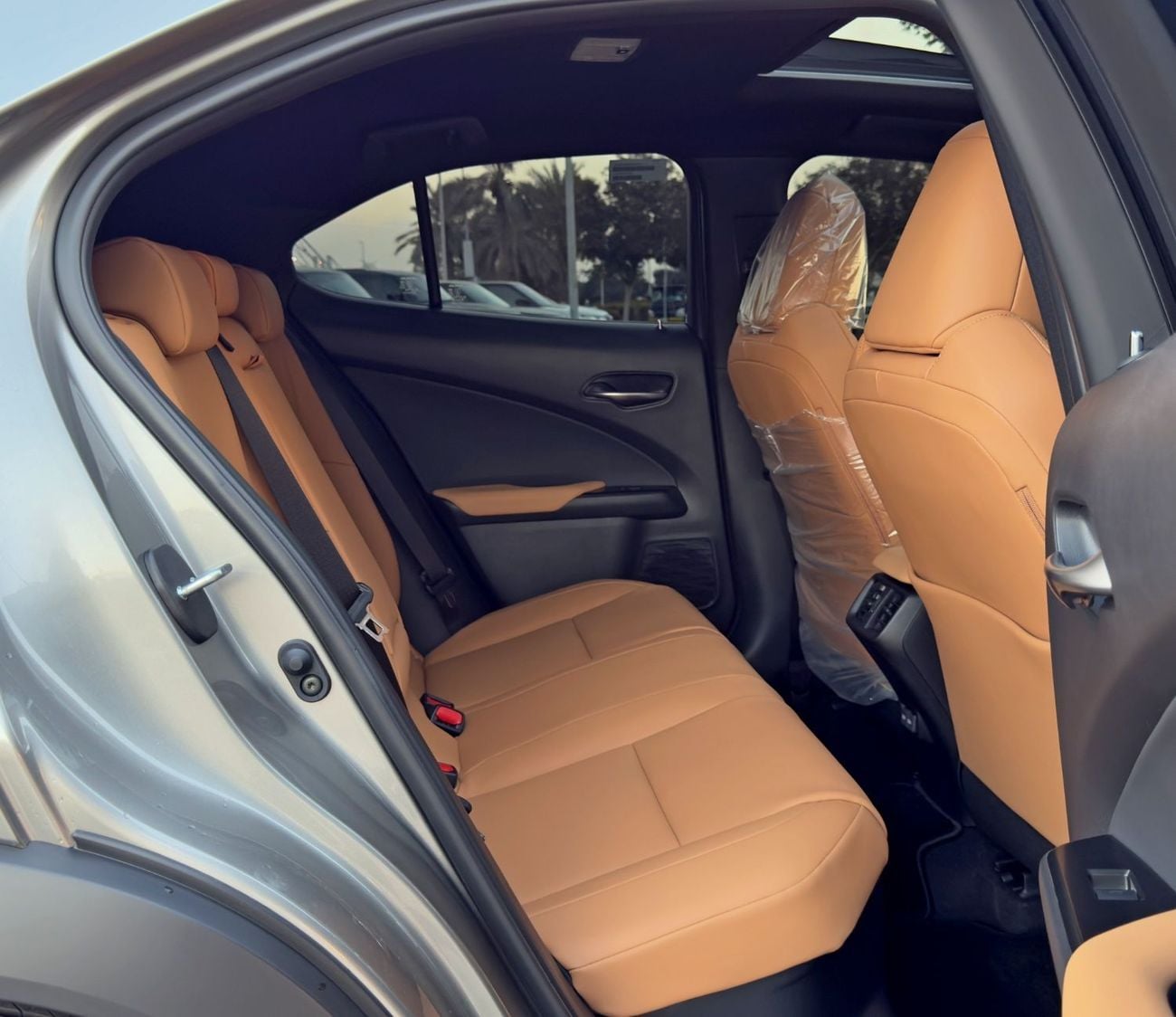 لكزس UX300h Premier 2.0L