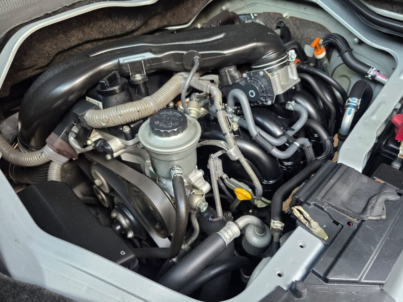 Toyota Hiace 8 SEATER | 2.0 PETROL ENGINE | RHD | AT