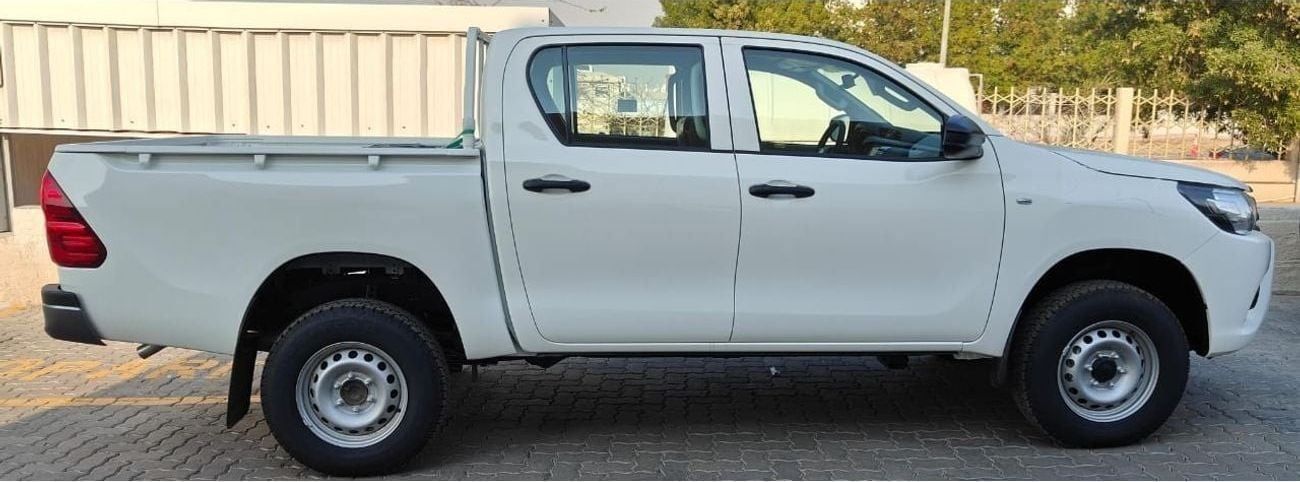 Toyota Hilux Toyota Hilux Double Cabin 2.4L 4-Cyl  Diesel Manual Transmission 4x4 2025
