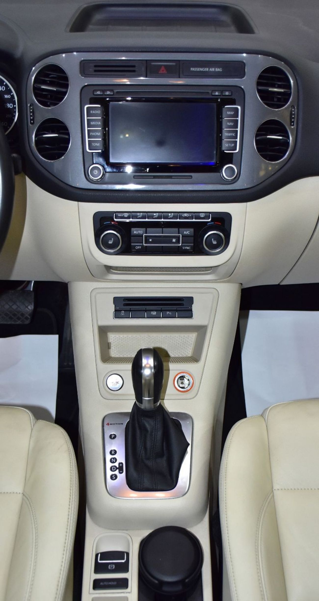 فولكس واجن تيجوان EXCELLENT DEAL for our Volkswagen Tiguan 2.0 TSi 4Motion ( 2014 Model ) in Brown Color GCC Specs