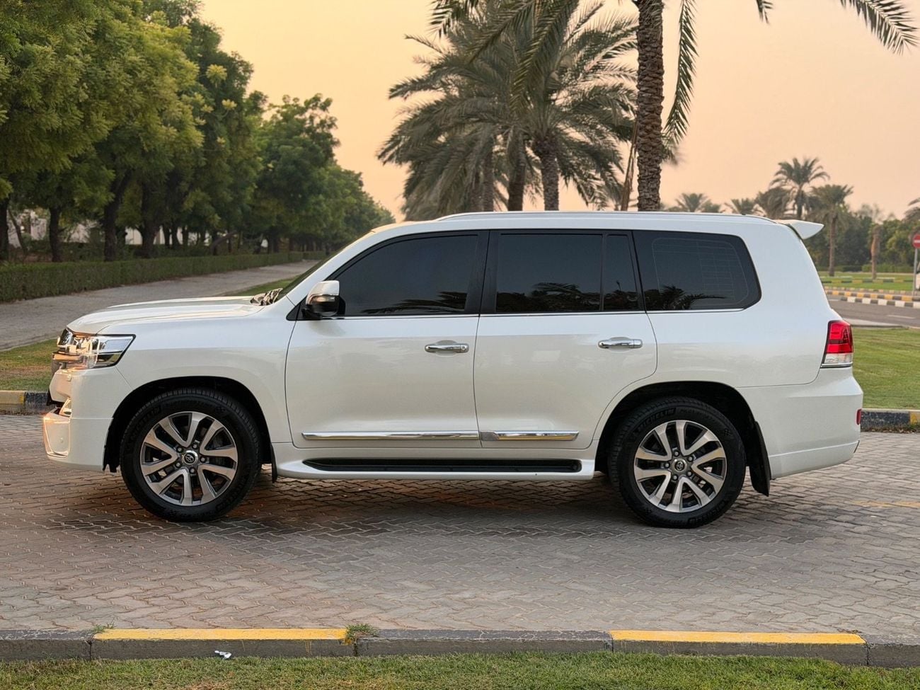 Toyota Land Cruiser VXR 5.7