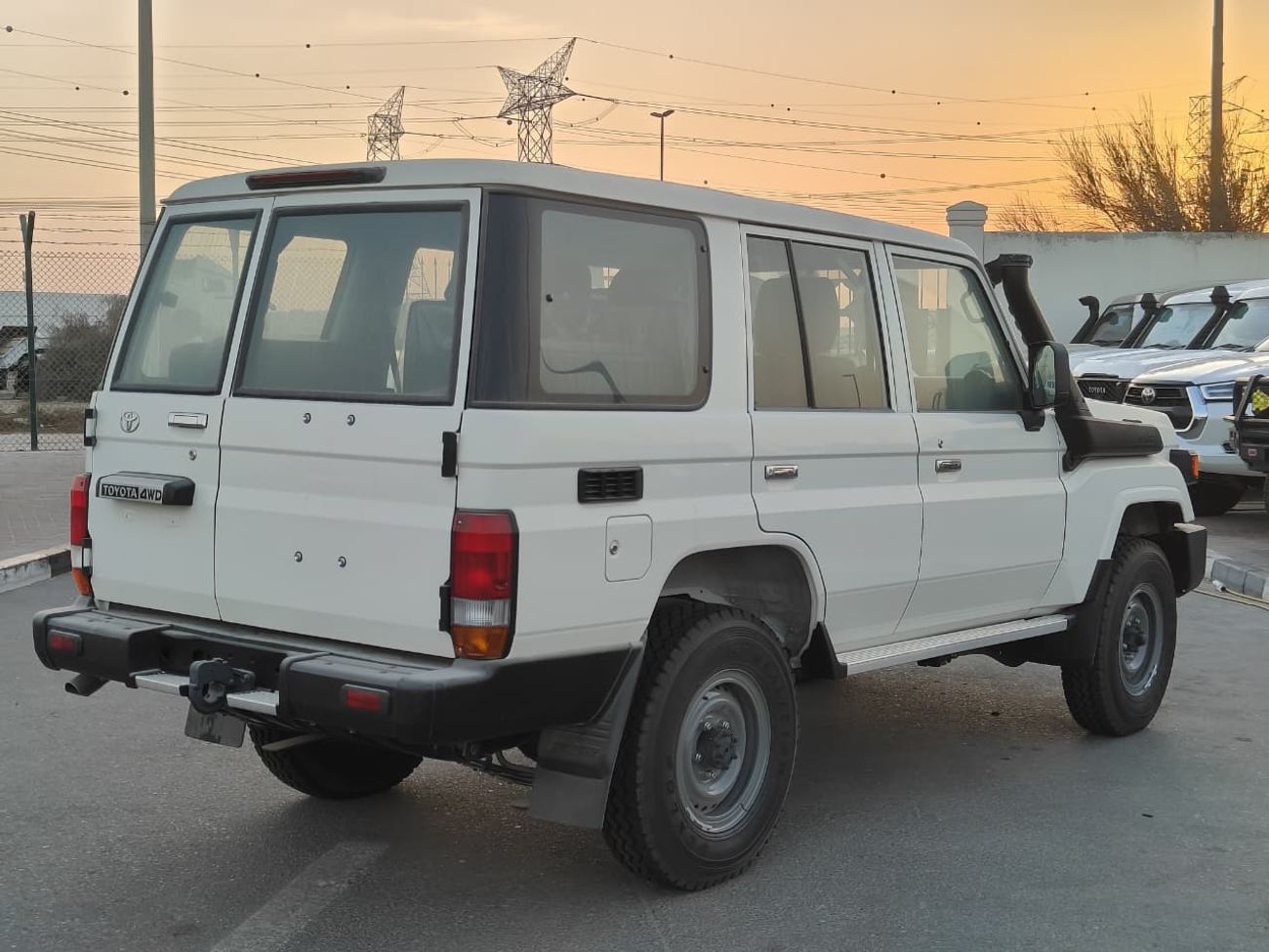Toyota Land Cruiser 70 2025 Toyota Land Cruiser LC76 5-Door Hardtop without Diff-Lock 4.2L 6-Cyl Diesel M/T Export Only
