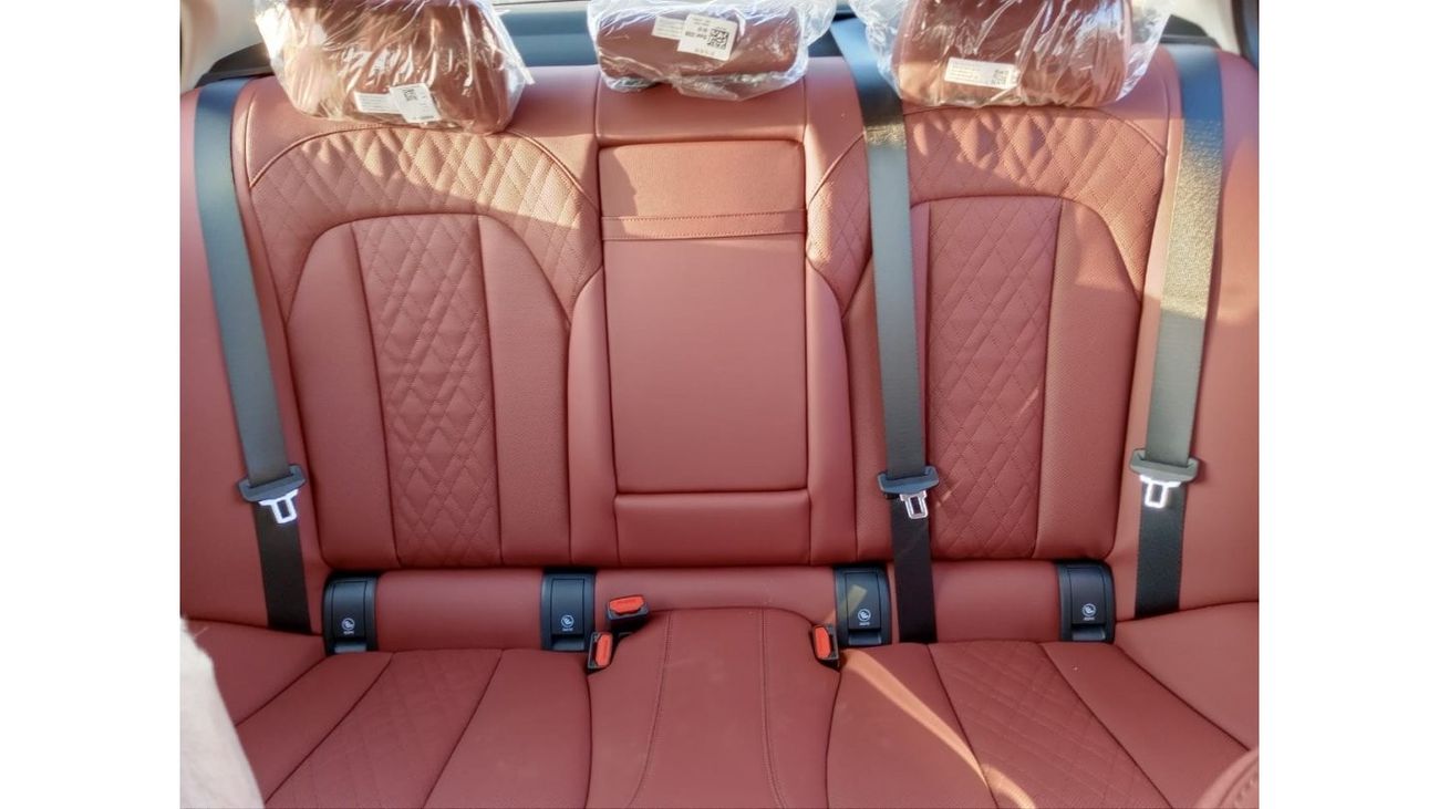 BMW i3 i3   35L / SEDAN / RWD / 0 KM Electric Car White color