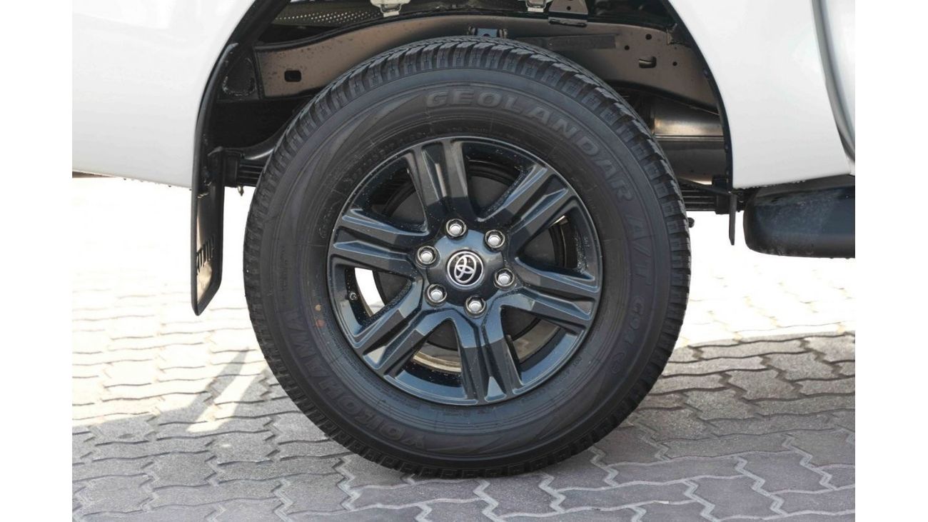 تويوتا هيلوكس تويوتا هيلوكس 2024 ذات الكابينة المزدوجة 2.7 HI - أبيض بلاتيني لؤلؤي من الداخل أسود | للتصدير فقط