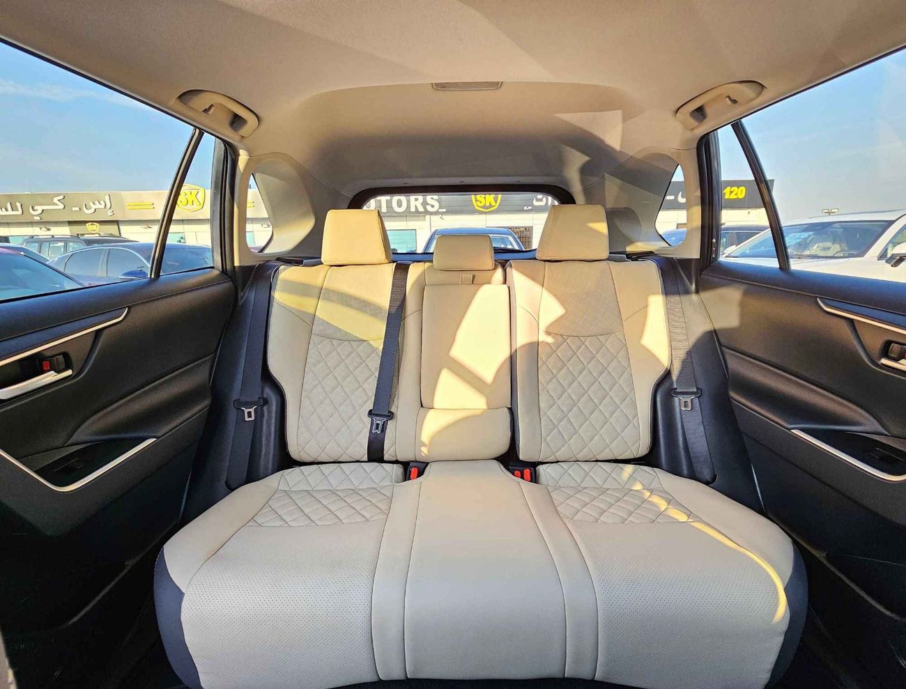 Toyota RAV4 XLE SUNROOF // 886  AED Monthly // 2.5L // V4 // FULL OPTION (LOT # 55037)