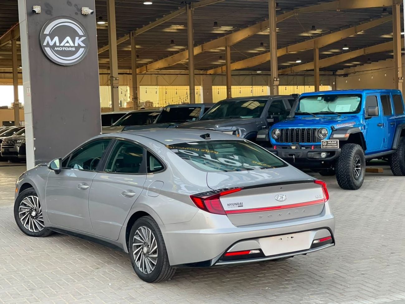 Hyundai Sonata SE / V4 HYBRID / BIG RIMS / RADAR / BLIND SPOTS / WIRLESS CHARGE / BOSE SOUND SYSTEM