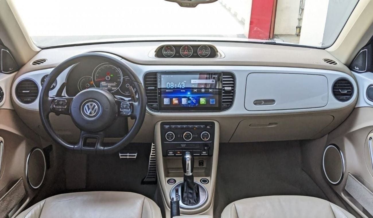 Volkswagen Beetle 2.0L-4CYL - FULL OPTION EXCELLENT CONDITION GCC SPECIFICATION