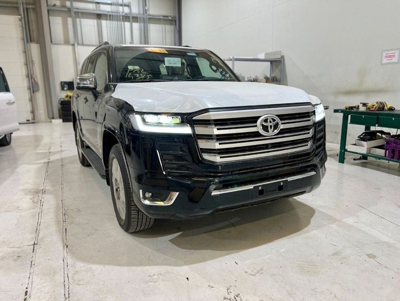 Toyota Land Cruiser VX plus Twin Turbo Diesel 3.3L HIGH SPECS * EXPORT PRICE *