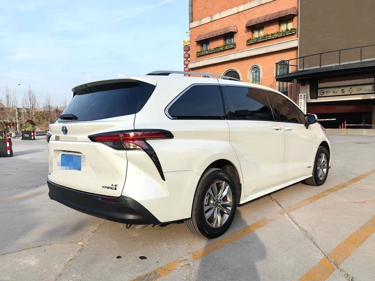 تويوتا سيينا XLE (NON GCC) Toyota Sienna 2.5