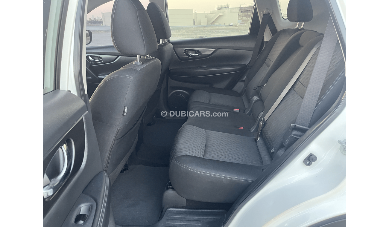 Nissan Rogue nissan rouge 2017 usa in very good    Nissan Pathfinder    Excellent Condition (USA  _ SPEC) - MODEL