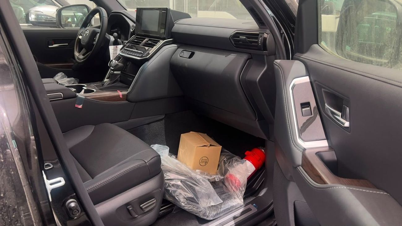 Toyota Land Cruiser GXR EXPORT ONLY - Toyota LC300 4.0L (Black Interior)