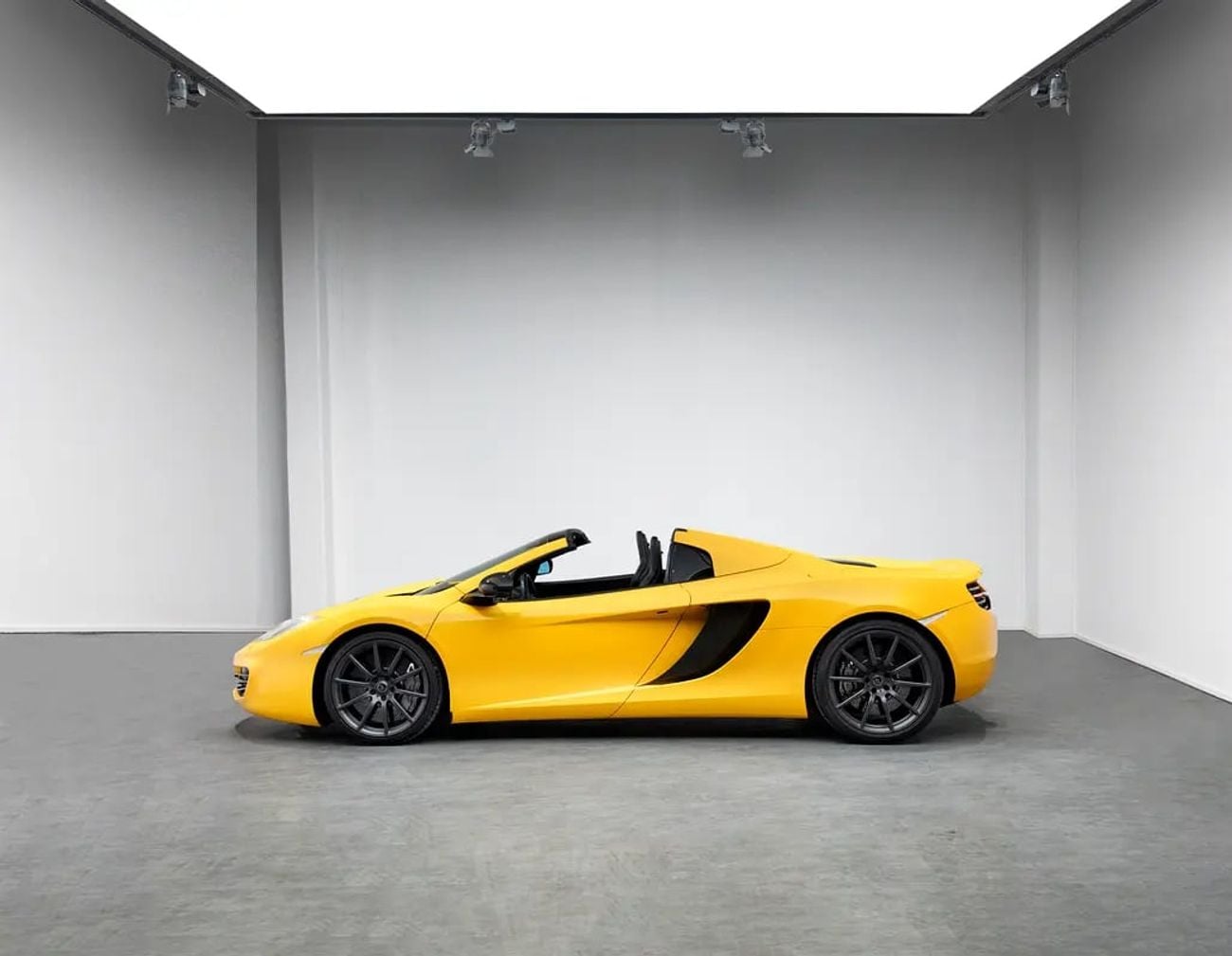 مكلارين MP4-12C سبايدر FDSH • Warranty • GCC