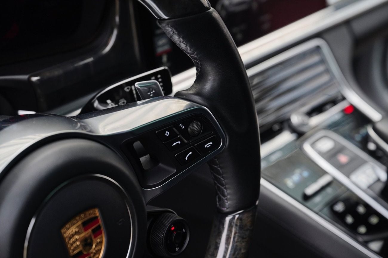 Porsche Panamera Turbo 4.0L AWD