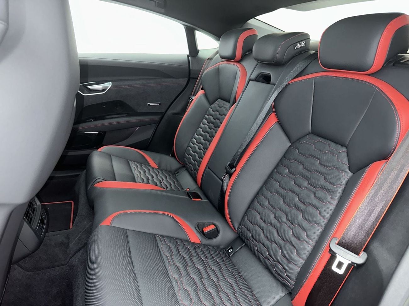 أودي إي ترون جي تي quattro 530hp Exclusive Edition (Ref# 07199)