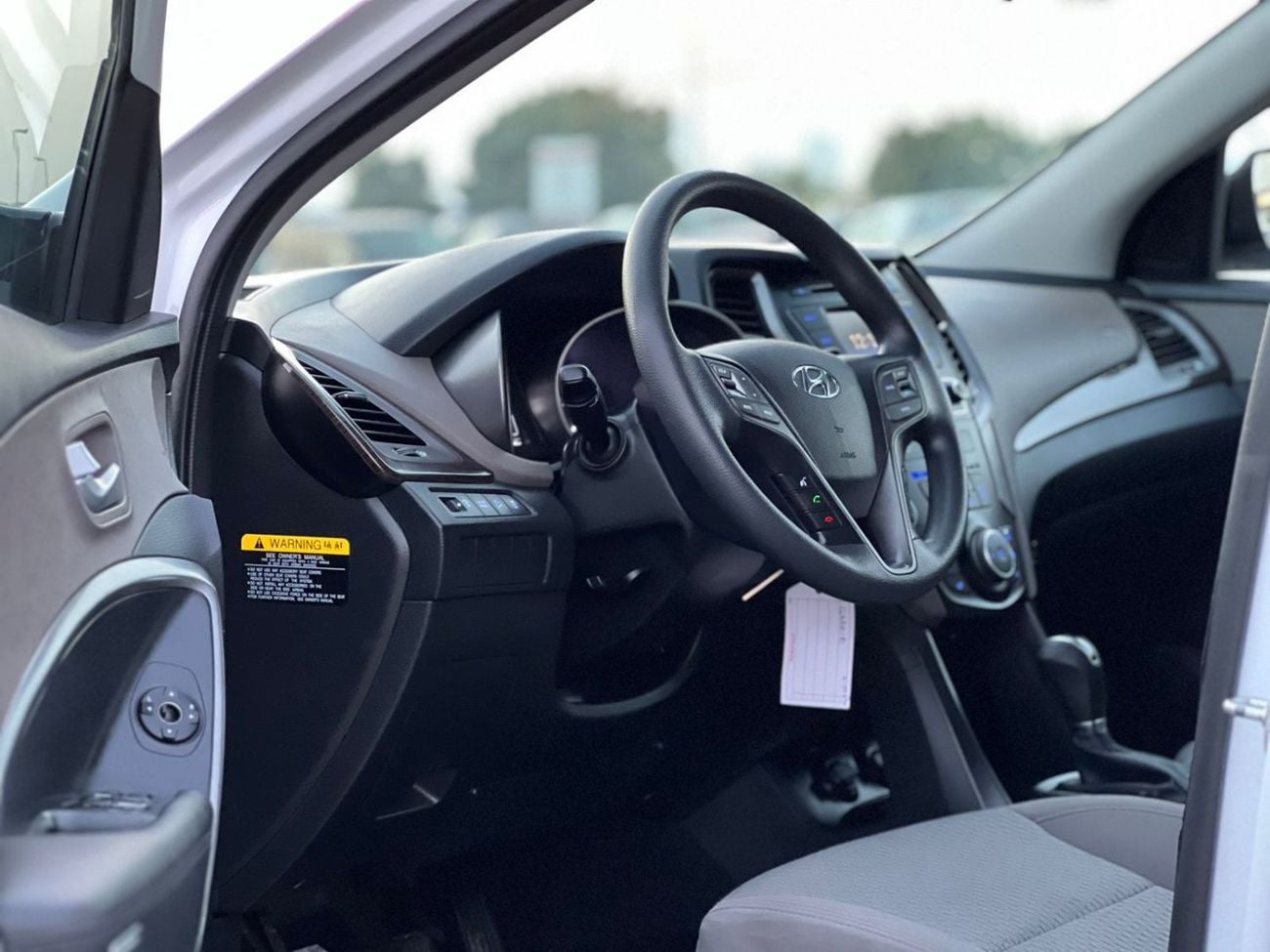 Hyundai Santa Fe SPORT (NON GCC) 2018 Hyundai Santa Fe 2.4L V4 - Apple Play & Android - Rear Camera - 2 keys