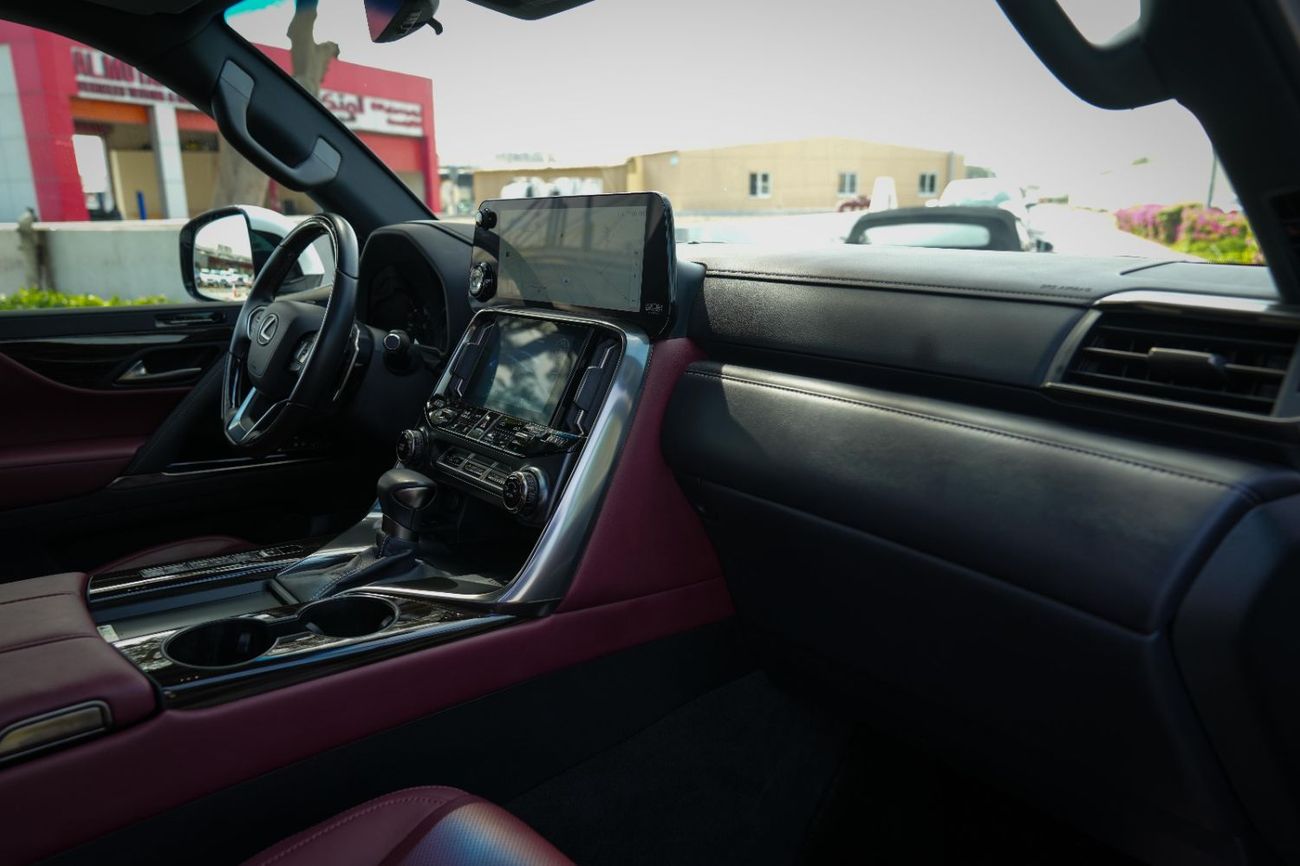 لكزس LX 600 SIGNATURE 2024!! LOW MILEAGE!! WARRANTY AND SERVICE CONTRACT FROM AL FUTTAIM