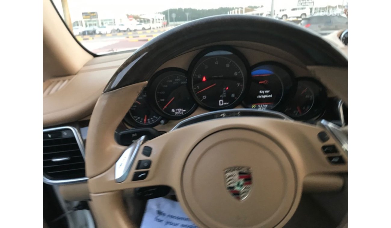 Porsche Panamera خليجي، بدون حوادث، فتحة سقف