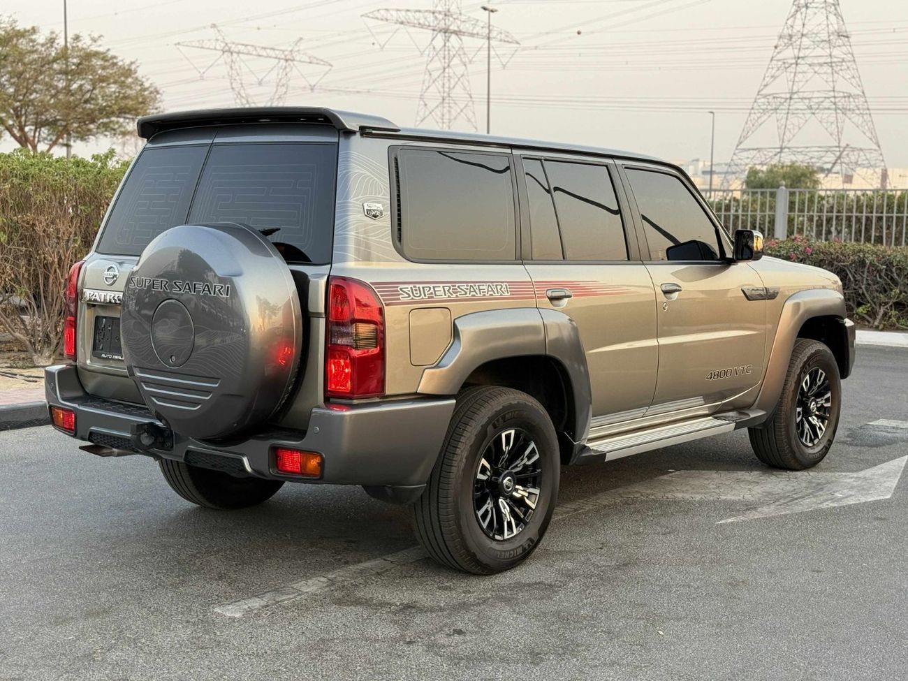 نيسان باترول سوبر سفاري GCC SPEC NEAT AND CLEAN LESS KILOMETER