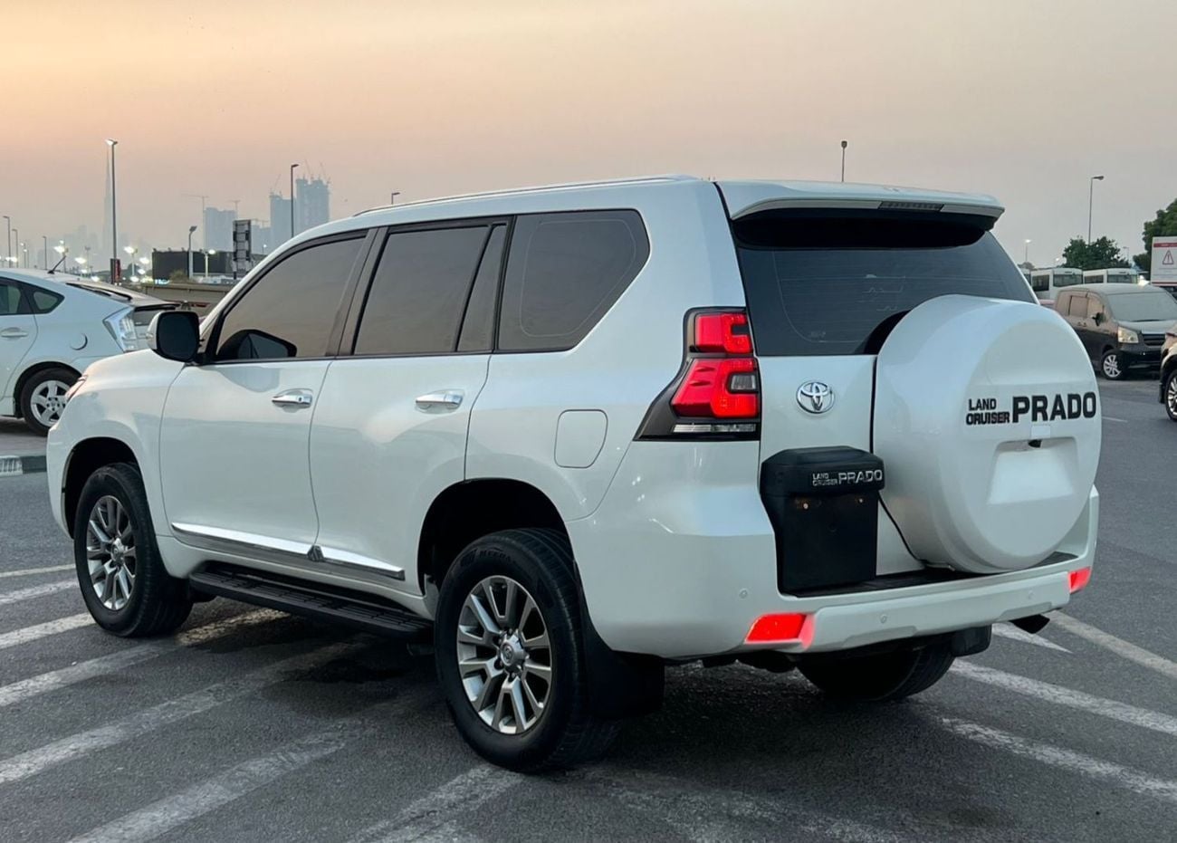 تويوتا برادو TX-L 2019 4.0L V6 - AWD 4x4 - Electric Seat - Rear CAM & Sensors - Cool Box -