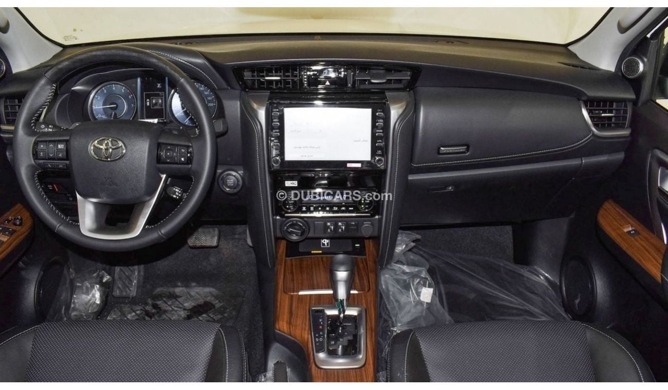 Toyota Fortuner 2023 Toyota Fortuner 4x4 4.0 HI P AT - Pearl White inside Black