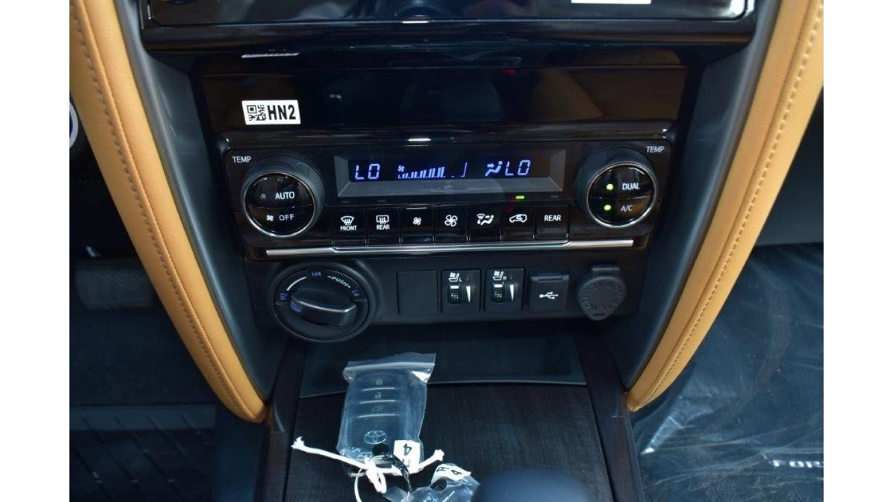 تويوتا فورتونر VXR 4.0L Petrol Automatic