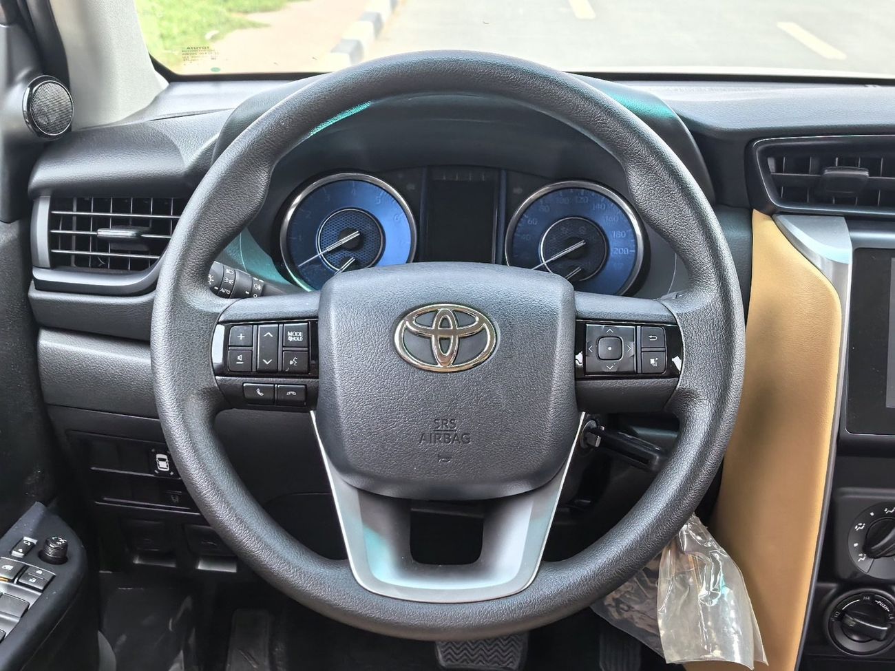 Toyota Fortuner EXR FORTUNER,2.7L,4X4,MANUAL AC,ROOF RACK,REAR VEIW CAMERA,17''AW,A/T,2026MY( FOR EXPORT ONLY)