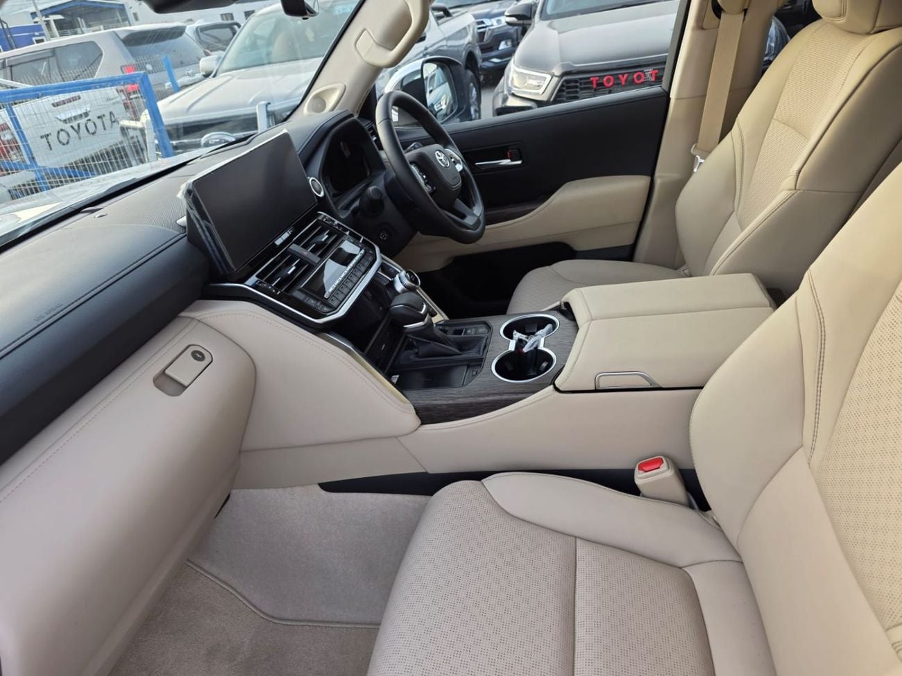 تويوتا لاند كروزر Brand New Toyota land cruiser LC300 ,SAHARA ,year 2025 ,Right Hand Drive ,Diesel 3.3L only For expor