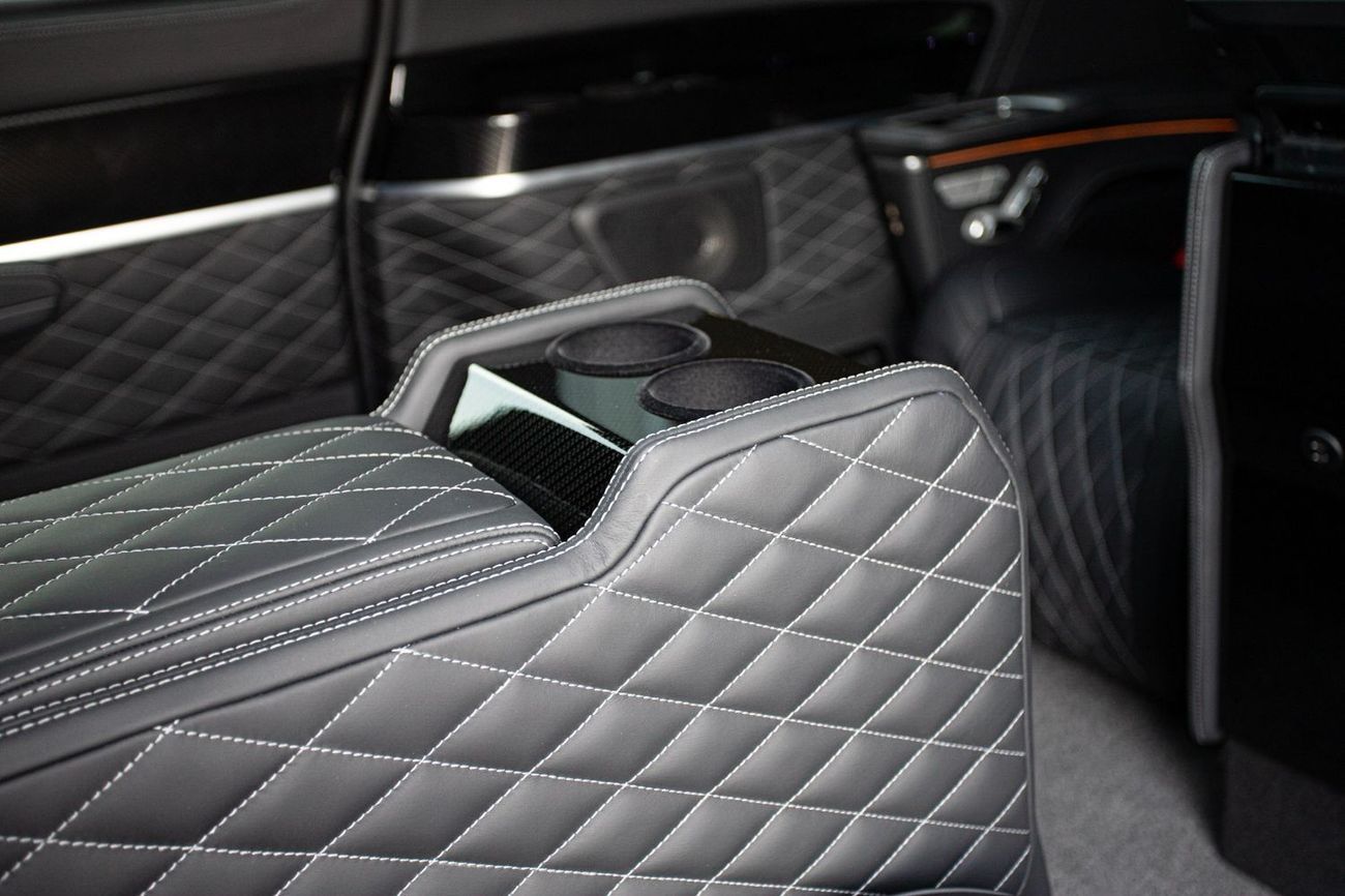 Mercedes-Benz V 300 Senzati GCC VIP Interior. Mercedes-Benz Approved Conversion