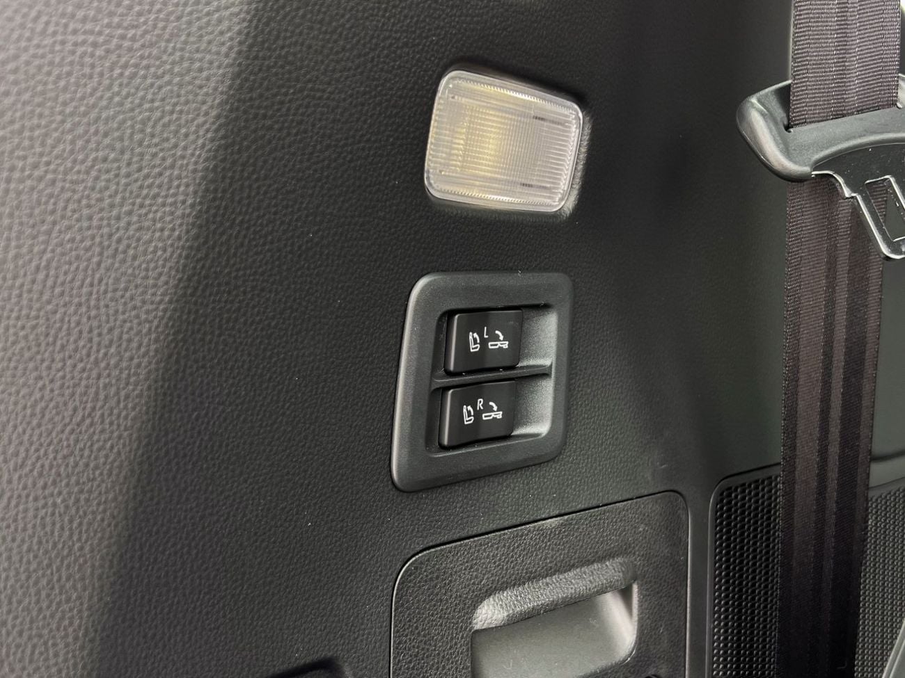 Toyota Land Cruiser EXPORT ONLY - Toyota LC300 3.5L VXR (GCC Specification)