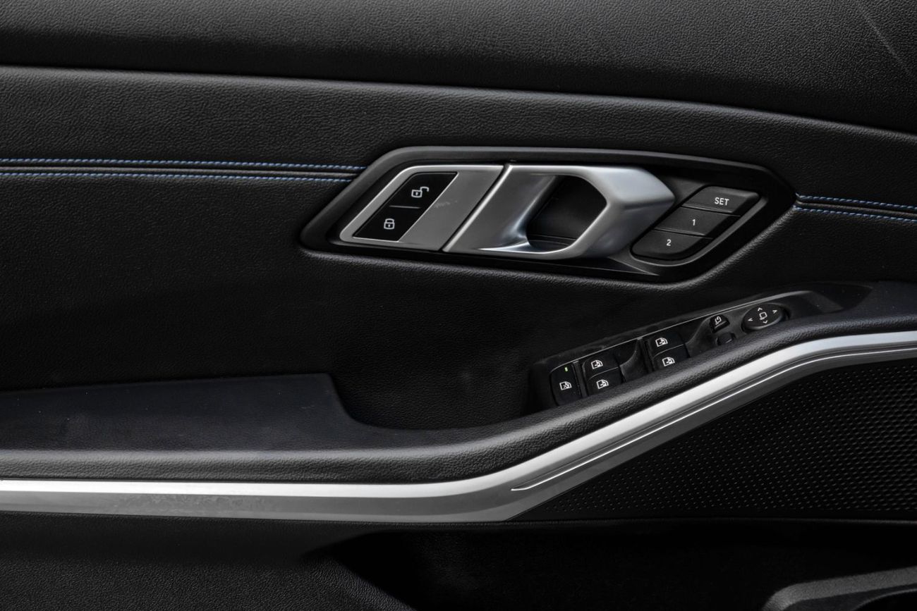 BMW 320i 320i M-Sport | 1,821 P.M | 0% Downpayment | Full Agency History!