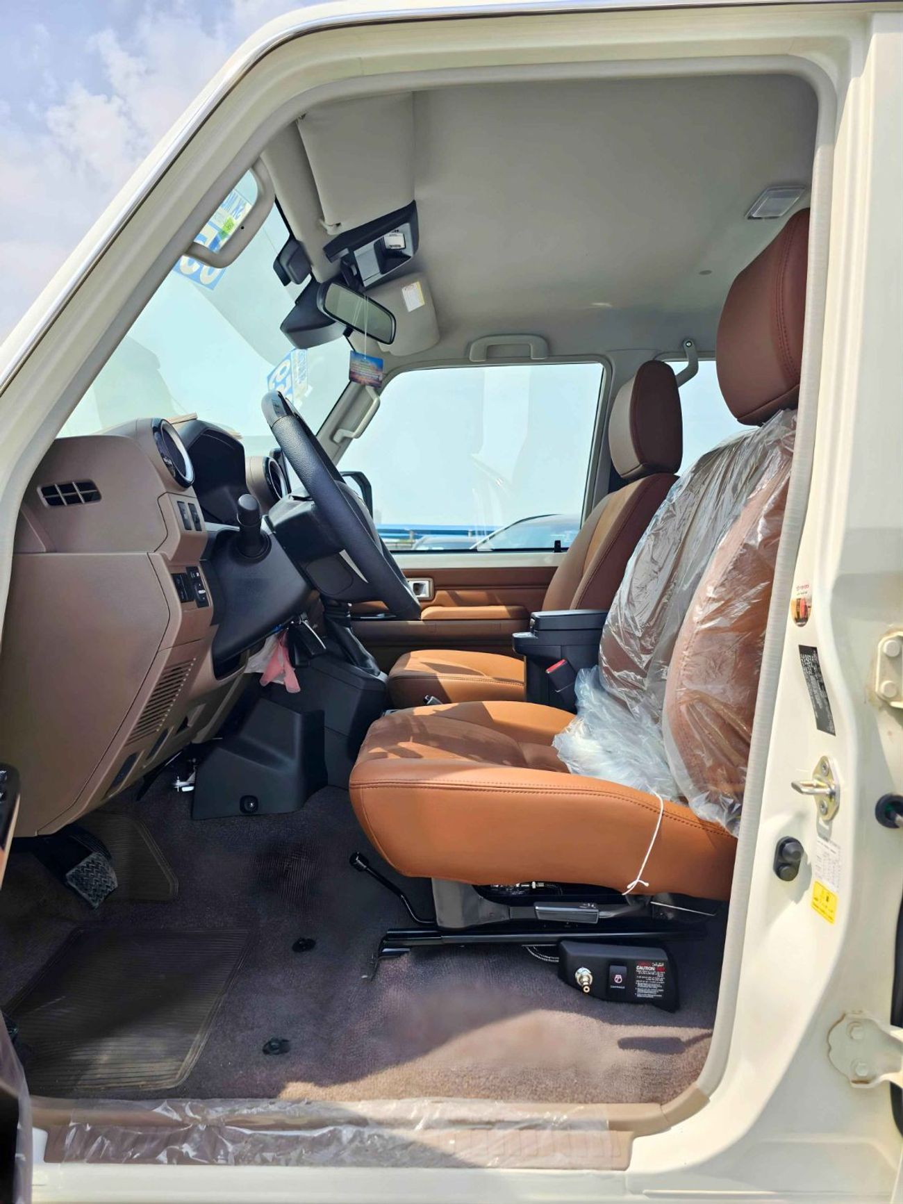 Toyota Land Cruiser 70 LC76 LX/2.8L DIESEL V4 A/T/LETAHER SEATS/DVD,CAMERA/ (CODE#HT76ZS)