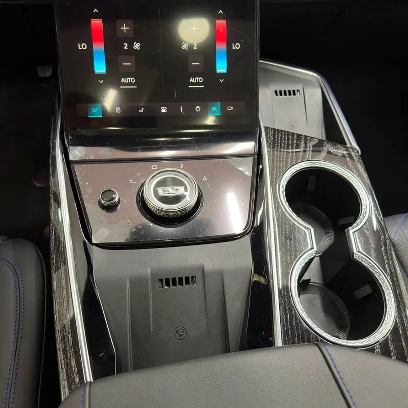 كاديلاك إسكالاد IQL - 1000E4