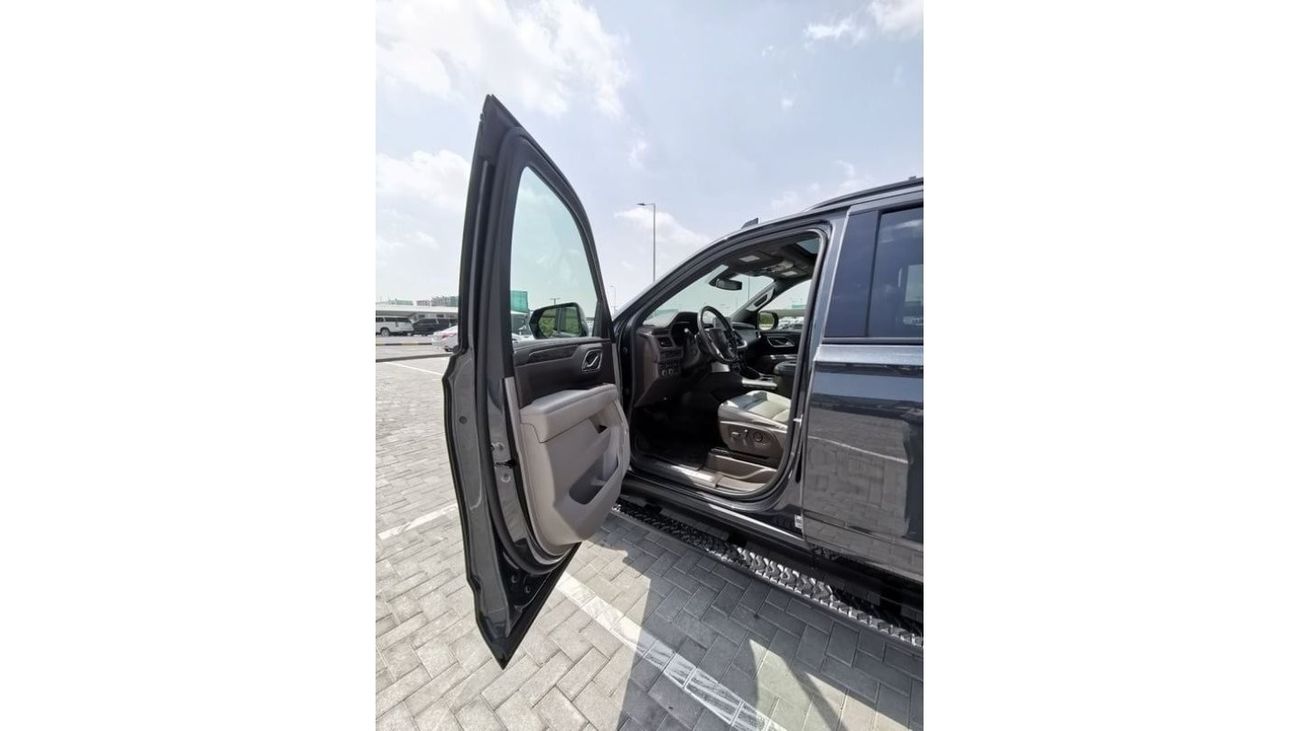 Chevrolet Suburban Chevrolet Z71 Suburban - 2022 - Grey