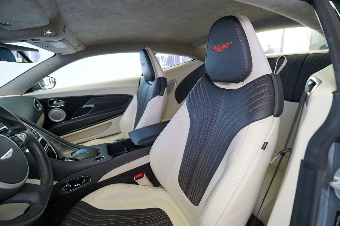 أستون مارتن DB11 Std 4.0L