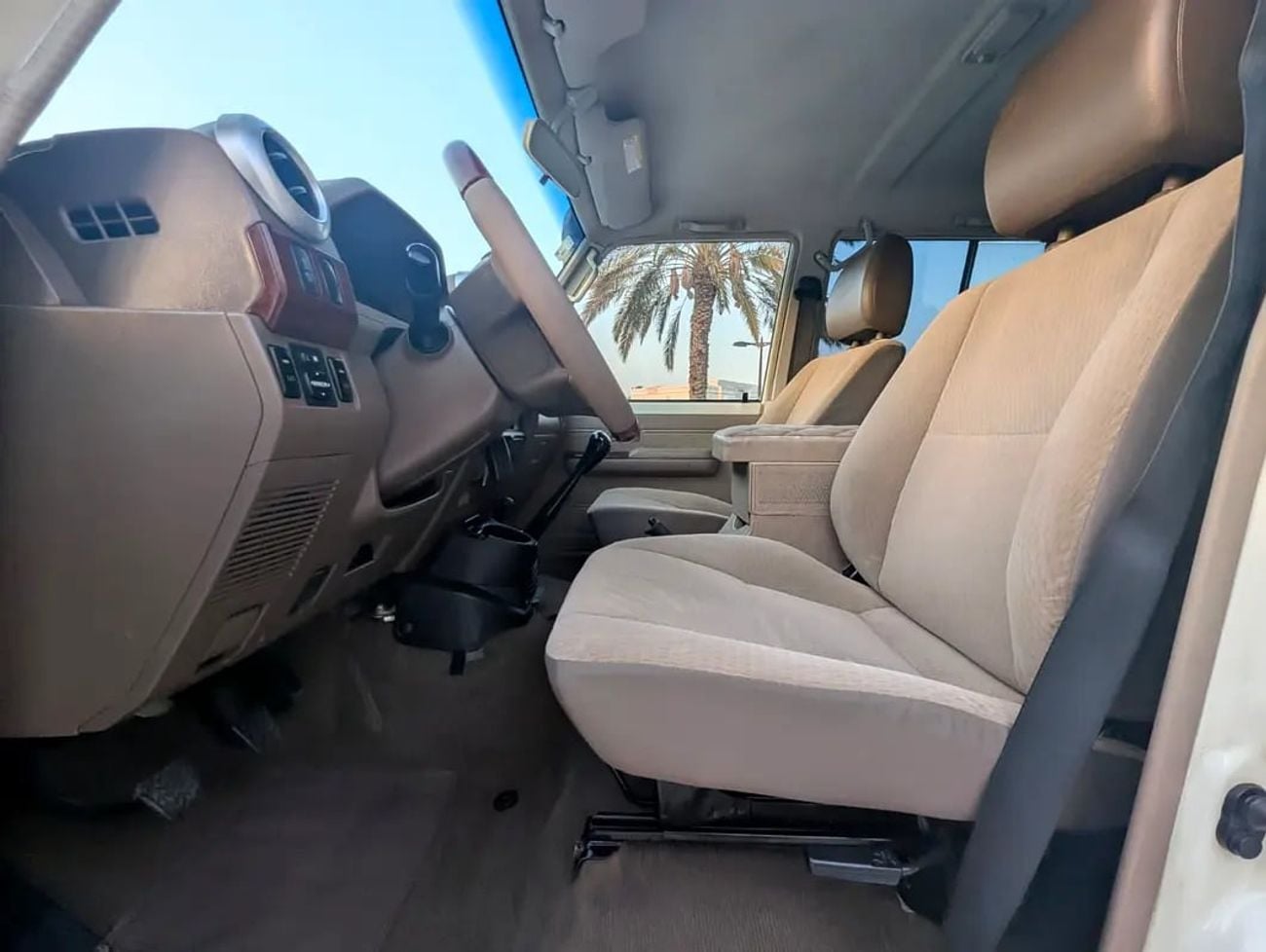تويوتا لاند كروزر 70 Land Cruiser 76 Series 1VD-FTV 4.5L V8 Turbo-Diesel Excellent Condition