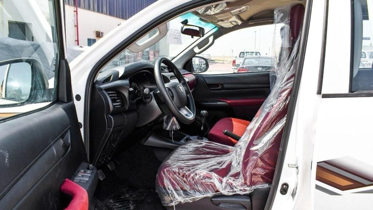 تويوتا هيلوكس 2.4L 4x4 Manual Transmission Diesel