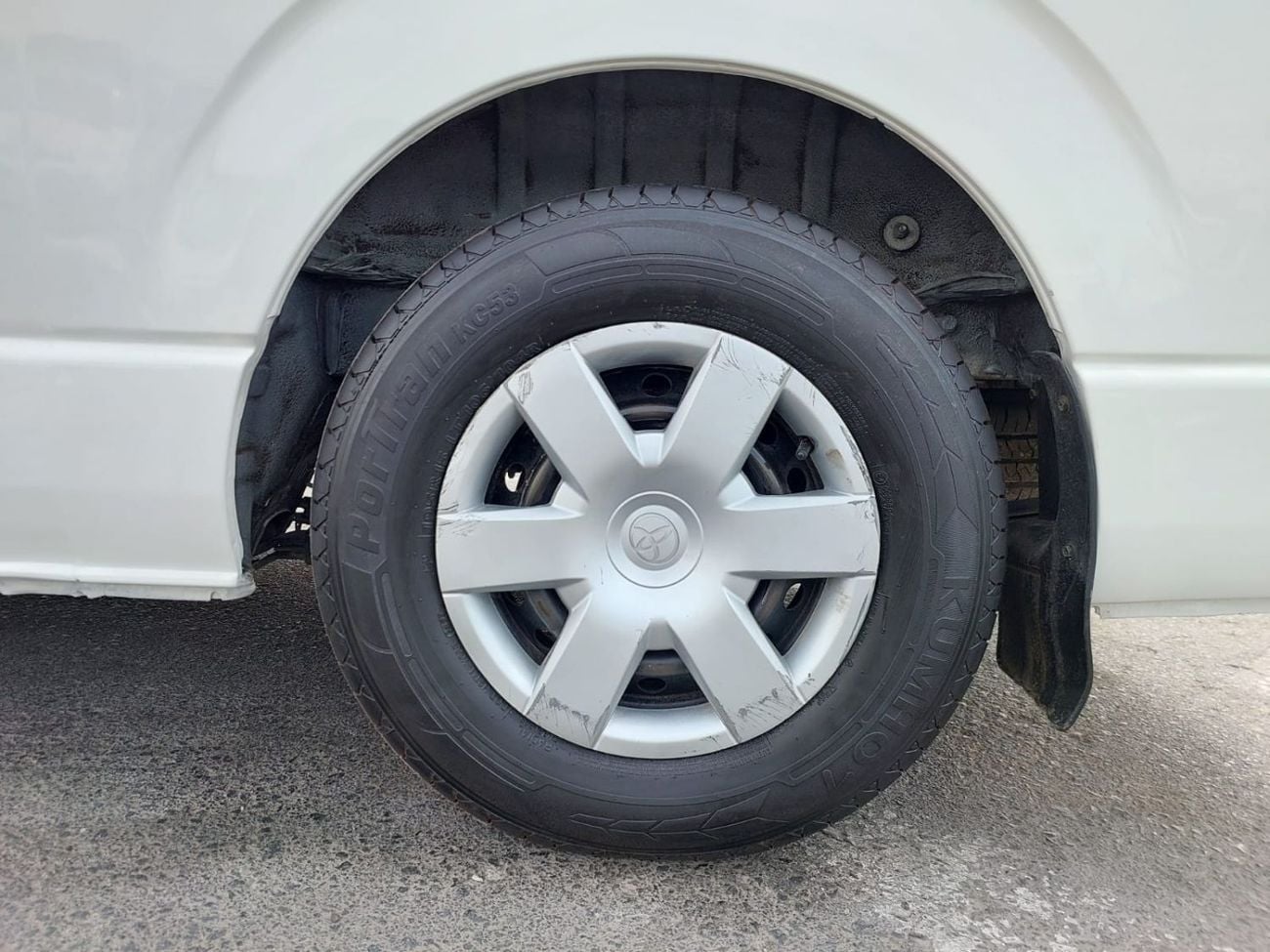 تويوتا هاياس (RAMADAN OFFER) TOYOTA HIACE COMMUTER VAN RHD 2018 MODEL 3.0 L DIESEL AUTOMATIC(PM21528)