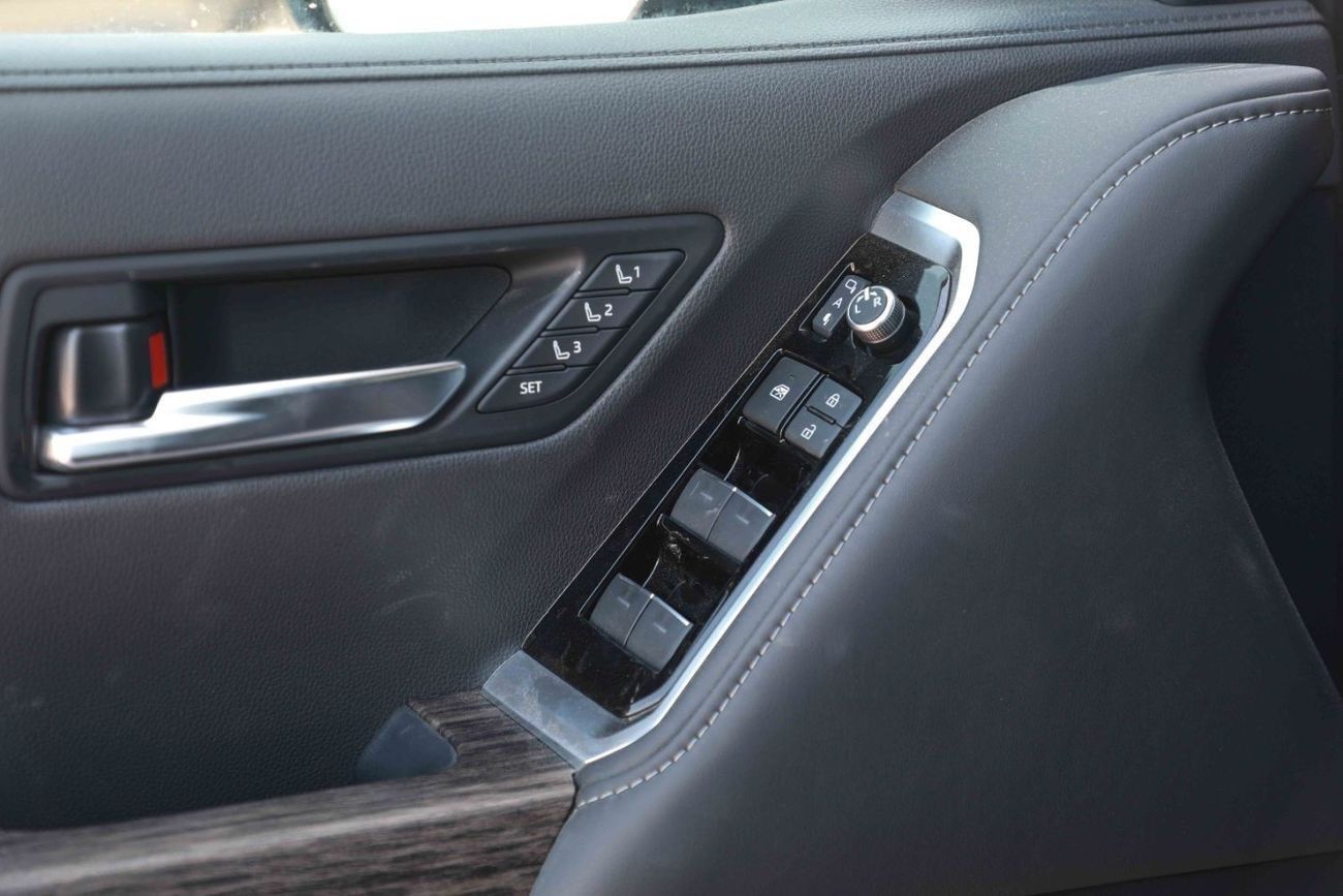 تويوتا لاند كروزر 2024 TOYOTA LC300 3.3 VX - GREY METTALIC inside BLACK | Export Only