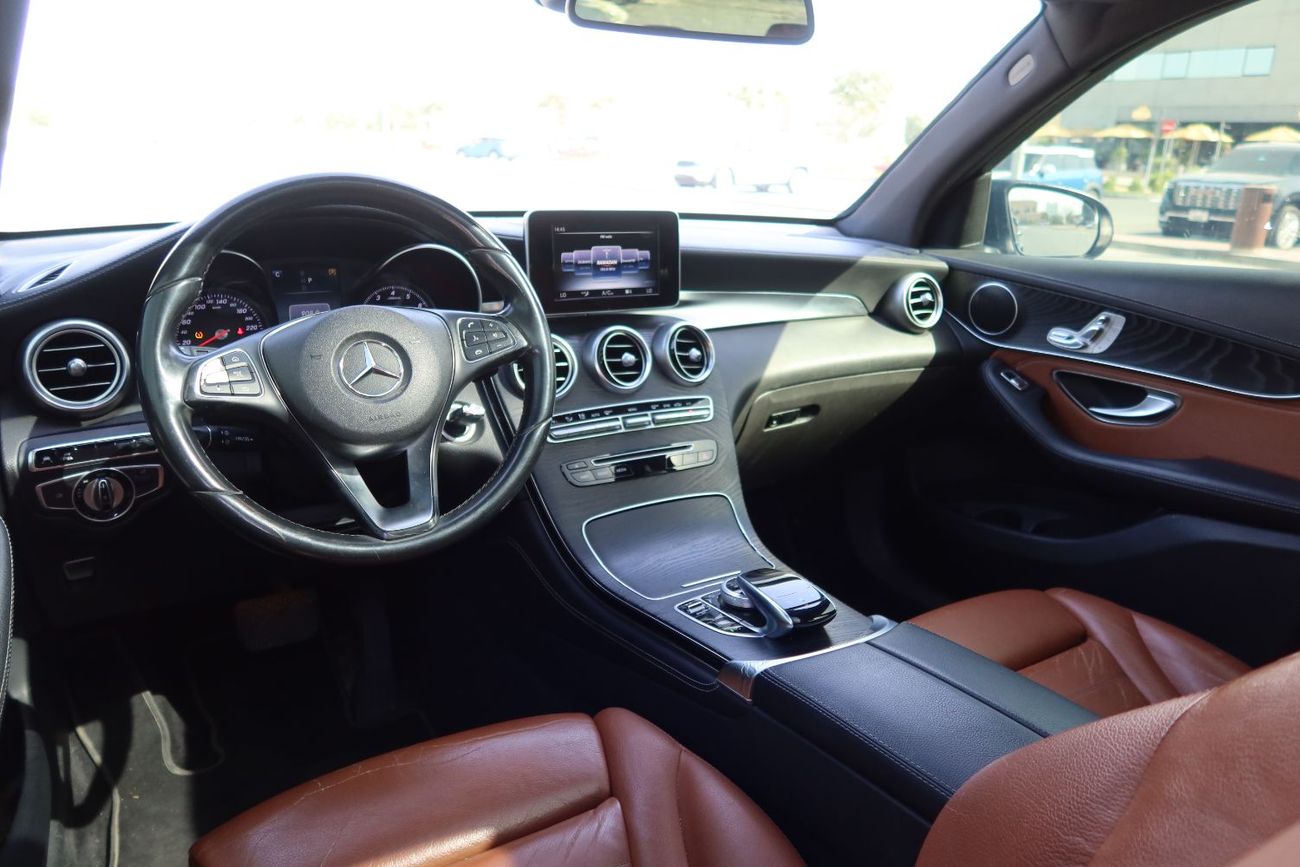 مرسيدس بنز GLC 250 4MATIC 2.0L