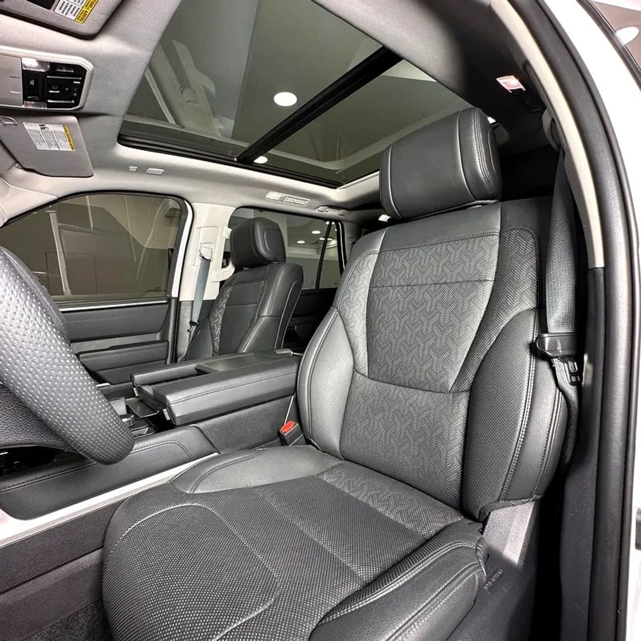 تويوتا سيكويا Limited 5.7L Limited hybrid